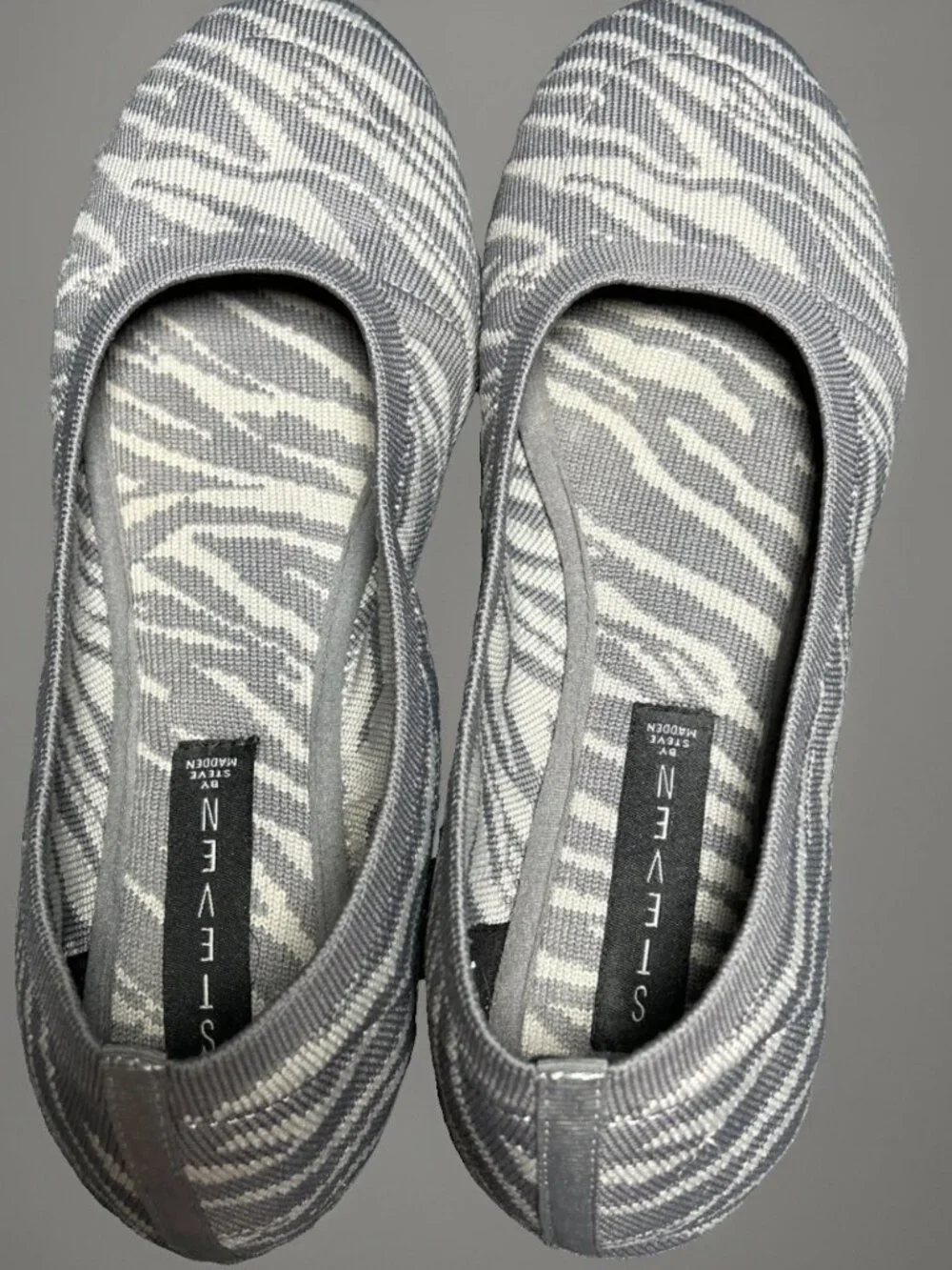 Steven by Steve Madden Women's 8.5 Zebra Print Slip On Flats Gray White Knit